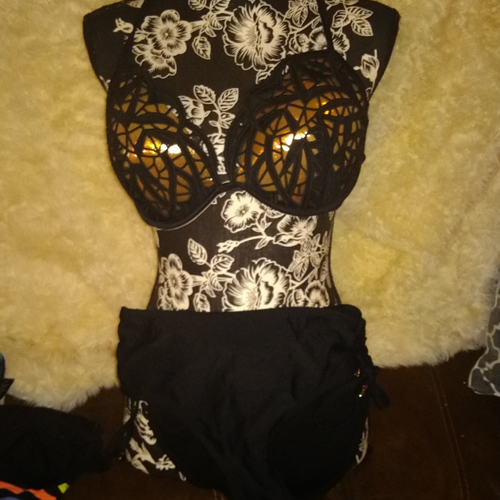 Super🔥🔥women's swim suit/bikini